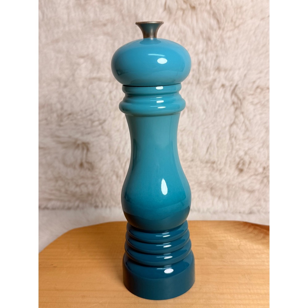 Le Creuset Caribbean Blue 8 Inch Pepper Mill Grinder Ceramic Mechanism Ombre